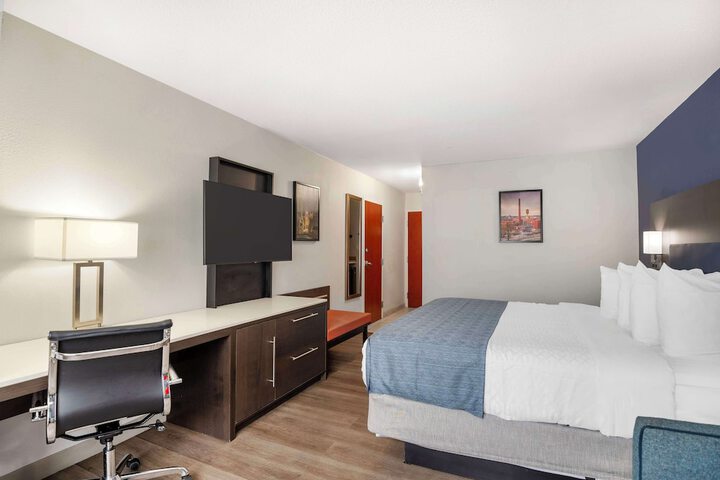 Room 30 of 42
