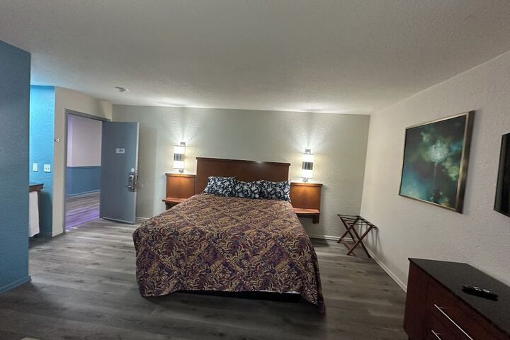 Room 28 of 32