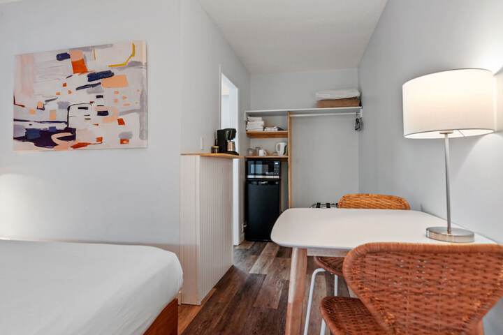 Room 34 of 77