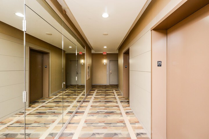 Ballroom/Hall 36 of 41