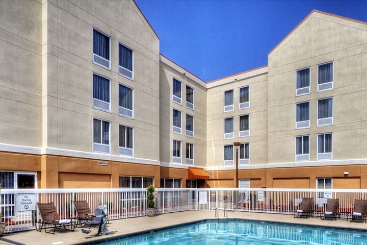 Pool 4 of 24