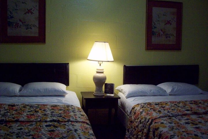 Room 33 of 40