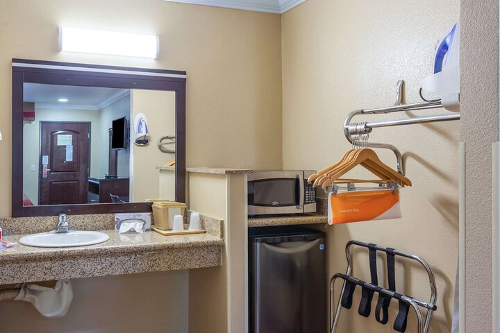 Room 15 of 34