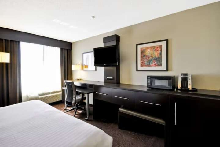 Holiday Inn Express Romulus / Detroit Airport by IHG