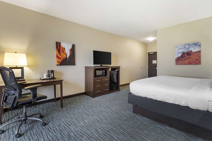 Room 17 of 32