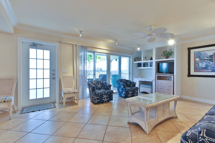 Tortuga Inn Beach Resort