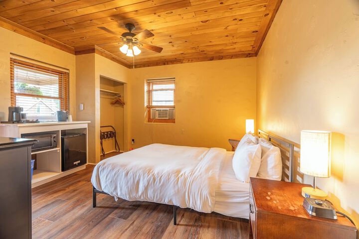 Room 28 of 100