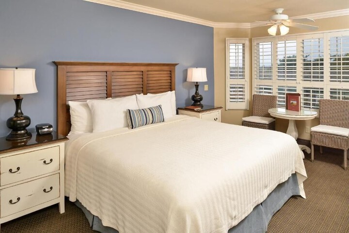 Sand Pebbles Inn
