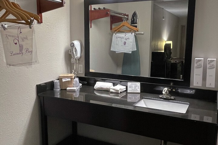 Room 17 of 24