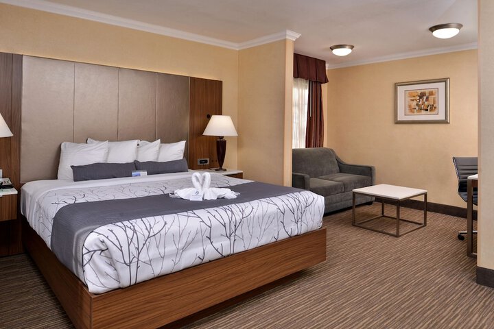 Room 9 of 37