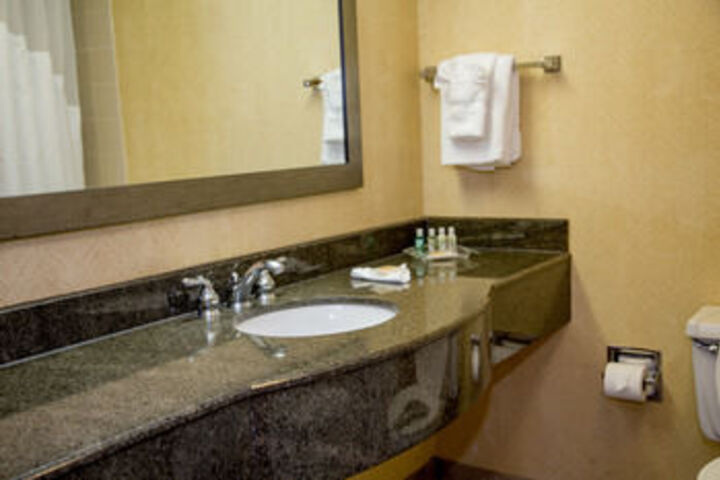 Ramada Plaza Rochester Airport