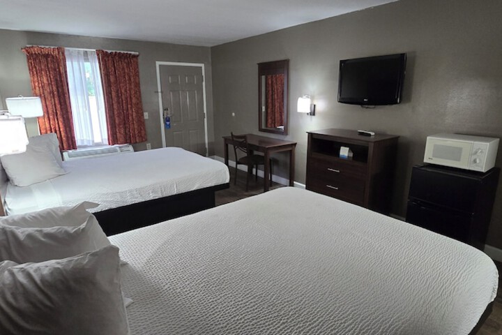 Days Inn by Wyndham Clinton