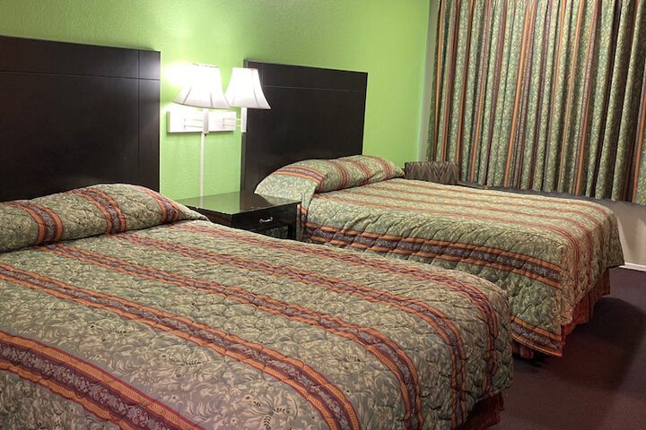 Room 10 of 17