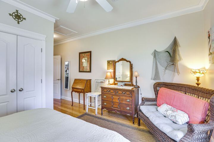 Lovely Carrabelle Home w / Lake Views & Pool Access