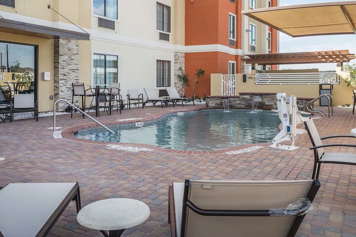 Pool 10 of 52