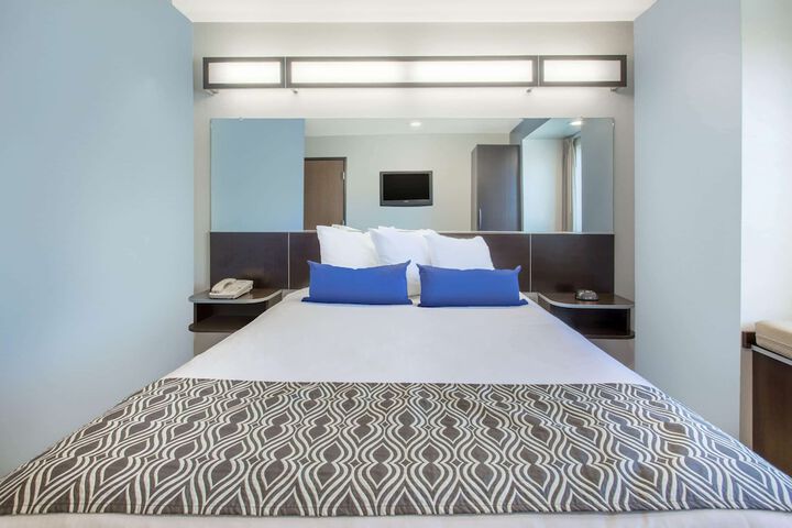 Room 25 of 41