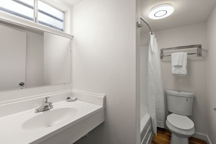 Room 7 of 16