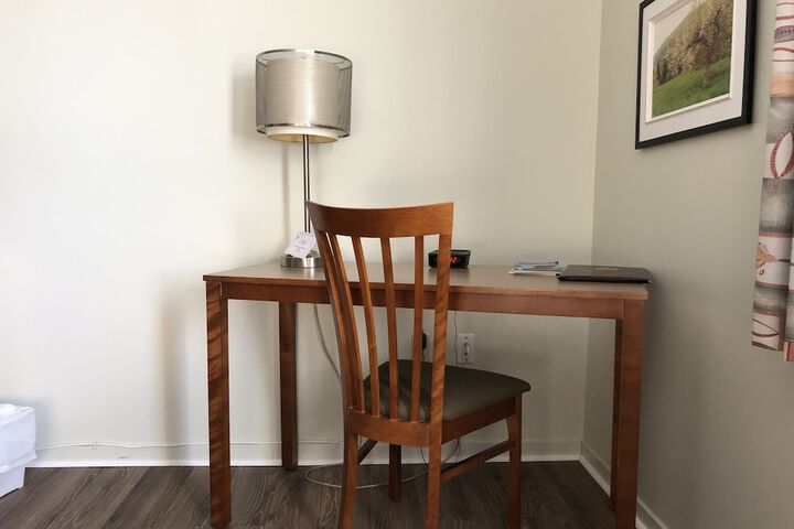 Room 8 of 18