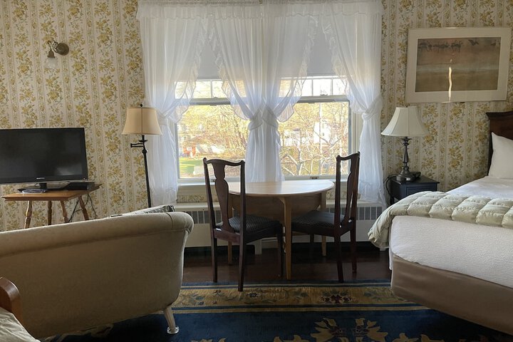 Moseley Cottage Inn & Town Motel