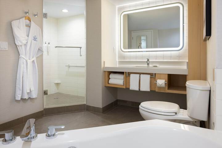 Delta Hotels by Marriott Grand Okanagan Resort