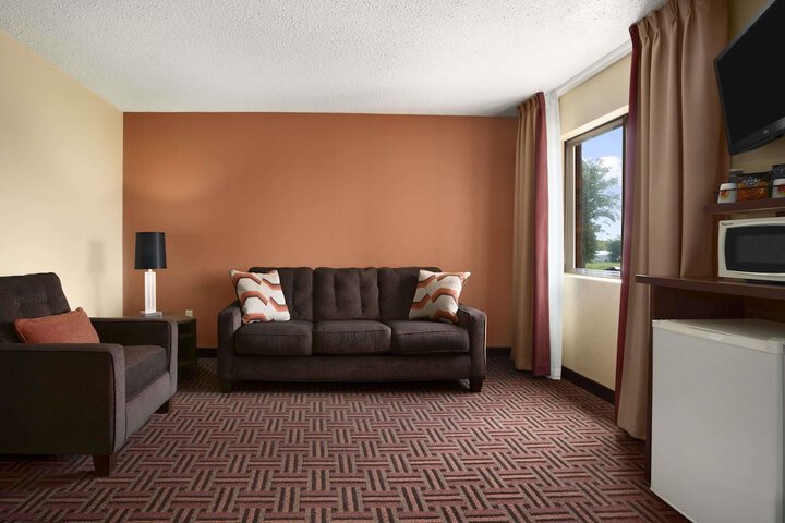 Room 11 of 17