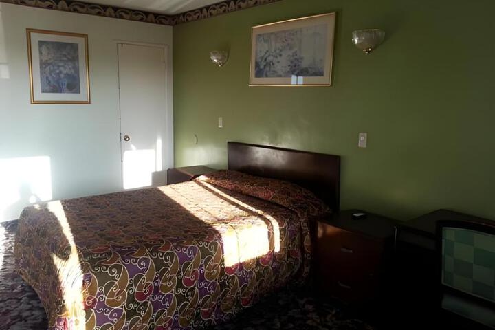 Pomona Lodge Motel
