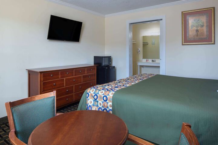 Room 28 of 39