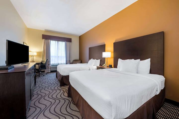La Quinta Inn & Suites by Wyndham Marshall