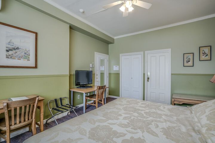 Room 33 of 50