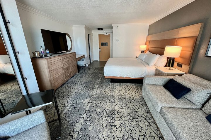 Room 38 of 152