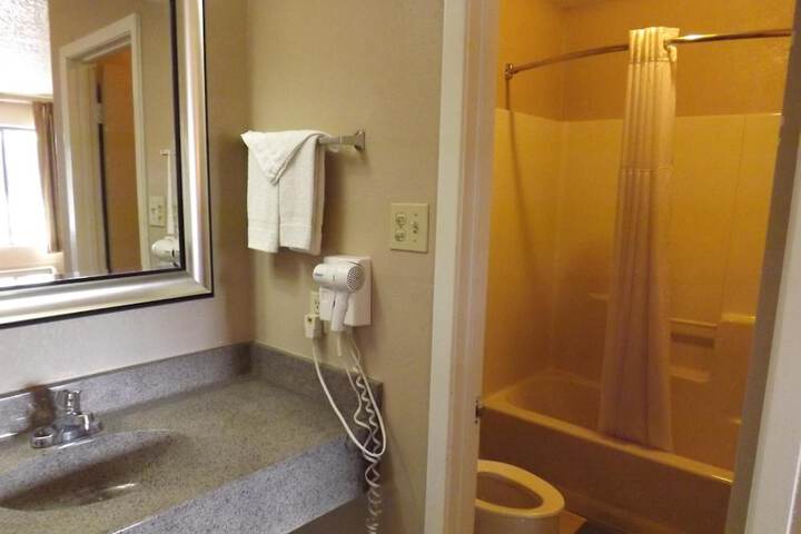 Room 11 of 27
