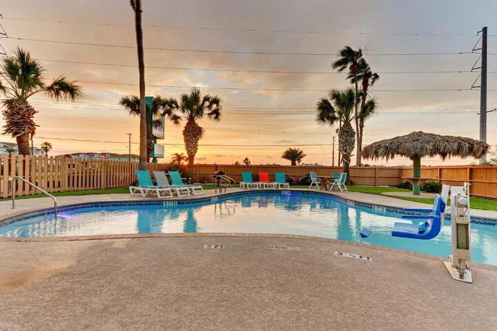 The Island Hotel Near Beach Port Aransas