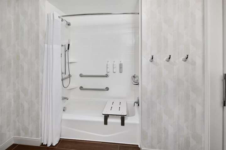 Hampton Inn & Suites Detroit / Troy
