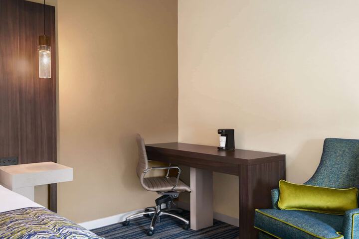 Room 10 of 33