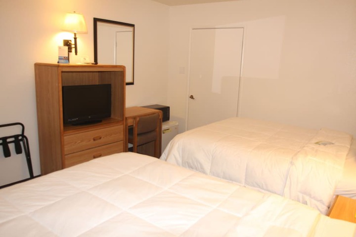 Room 10 of 32