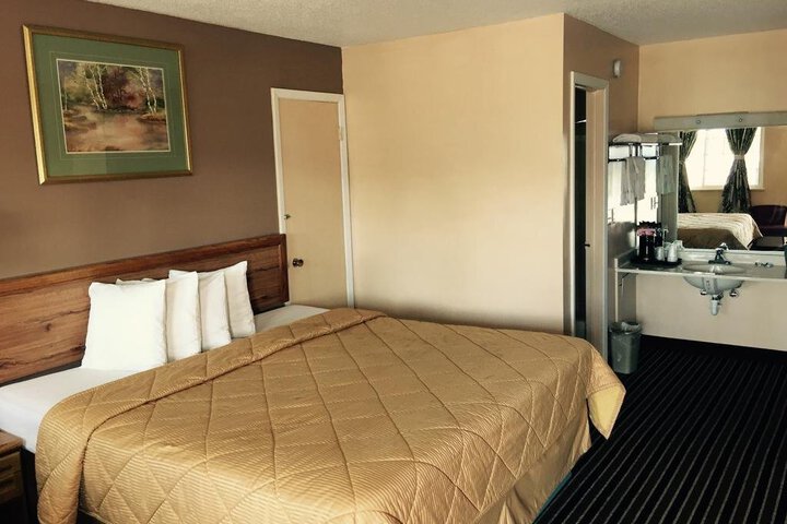 BUDGET INN