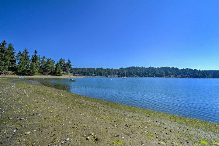 Waterfront Gig Harbor Home w / Furnished Deck