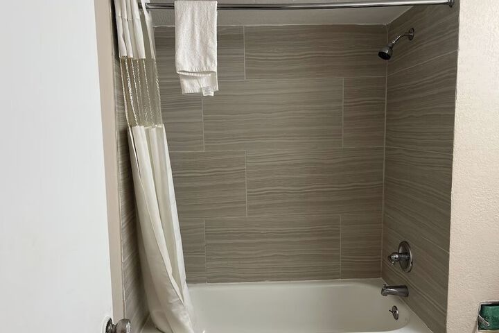 Room 10 of 15
