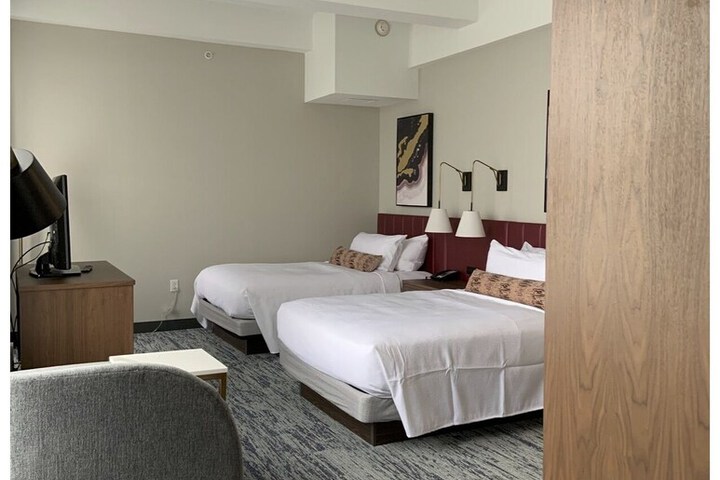 BLU-Tique Akron, a Tribute Portfolio Hotel