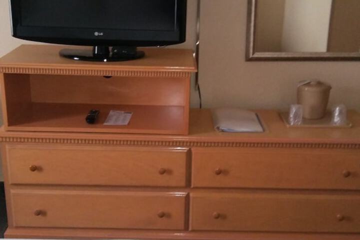 Room 6 of 37