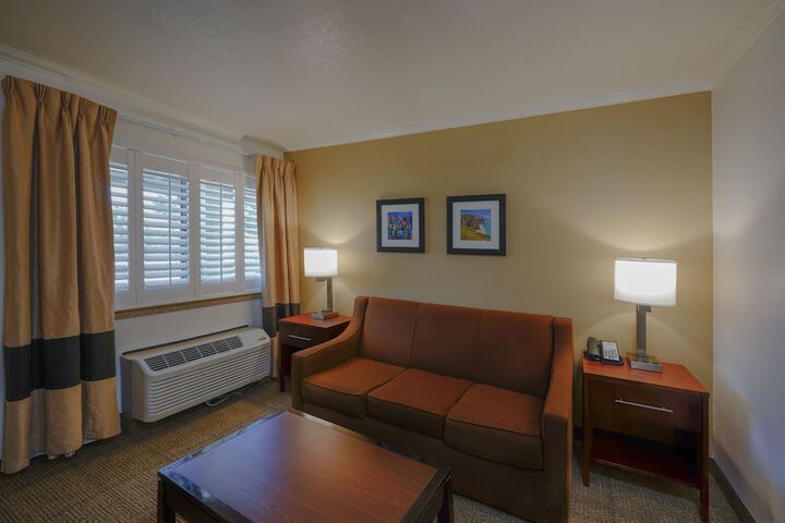 Room 27 of 65