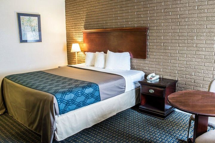Room 7 of 16
