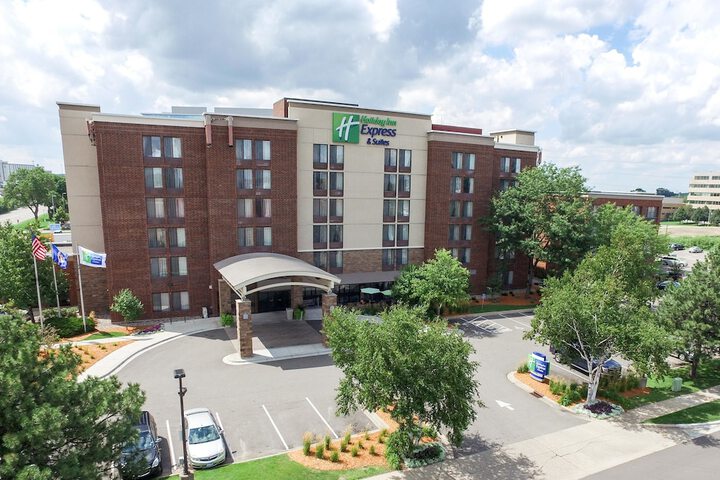 Hotel 7 of 52