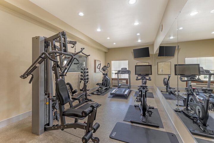 Best Western Plus Monica Royale Inn & Suites