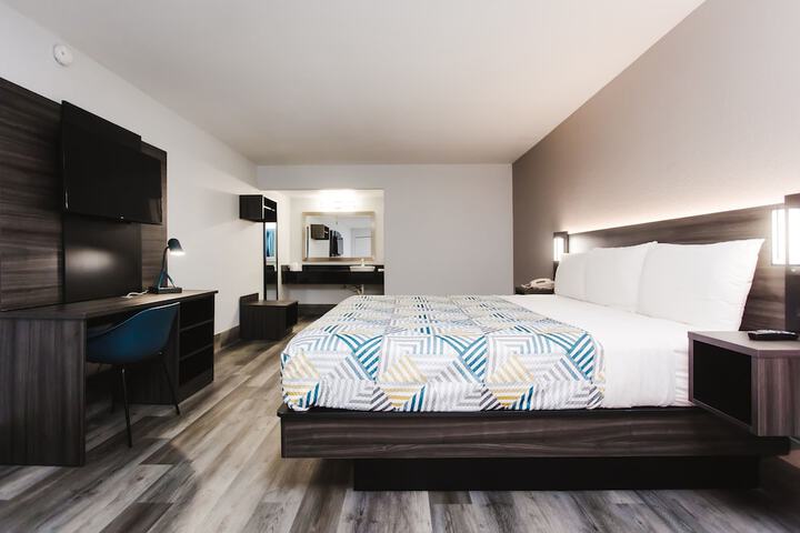 Room 14 of 40