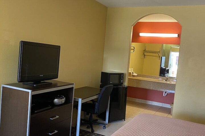 Room 10 of 11