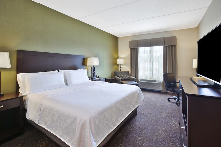 Holiday Inn Express & Suites Geneva Finger Lakes by IHG