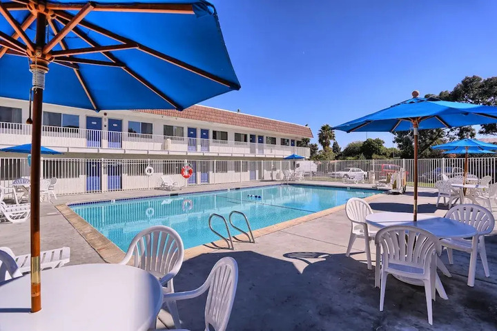 MOTEL 6 PITTSBURG. CA