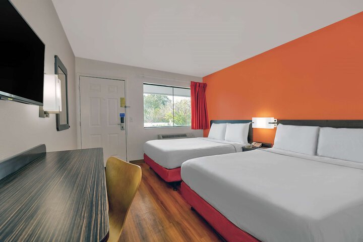 Room 8 of 19
