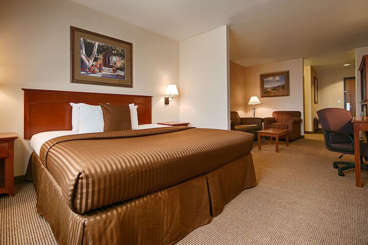Room 6 of 8
